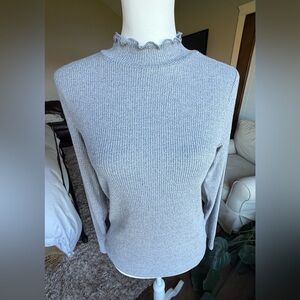 Maurice’s SMALL Super Soft Heather Gray Ruffled Edge Long Sleeve Top